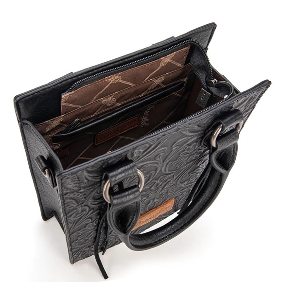 Wrangler Black Shoulder Bag with Sleek Design and Silver Accents - Picture 3 of 4